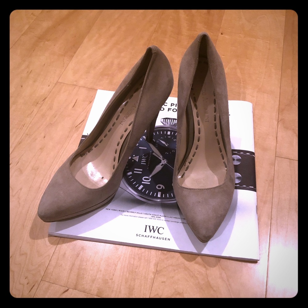 Enzo Angiolini Suede Pumps